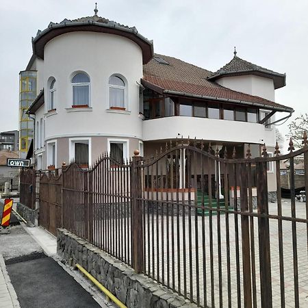 Pensiunea Crown Royal Alba Iulia Esterno foto