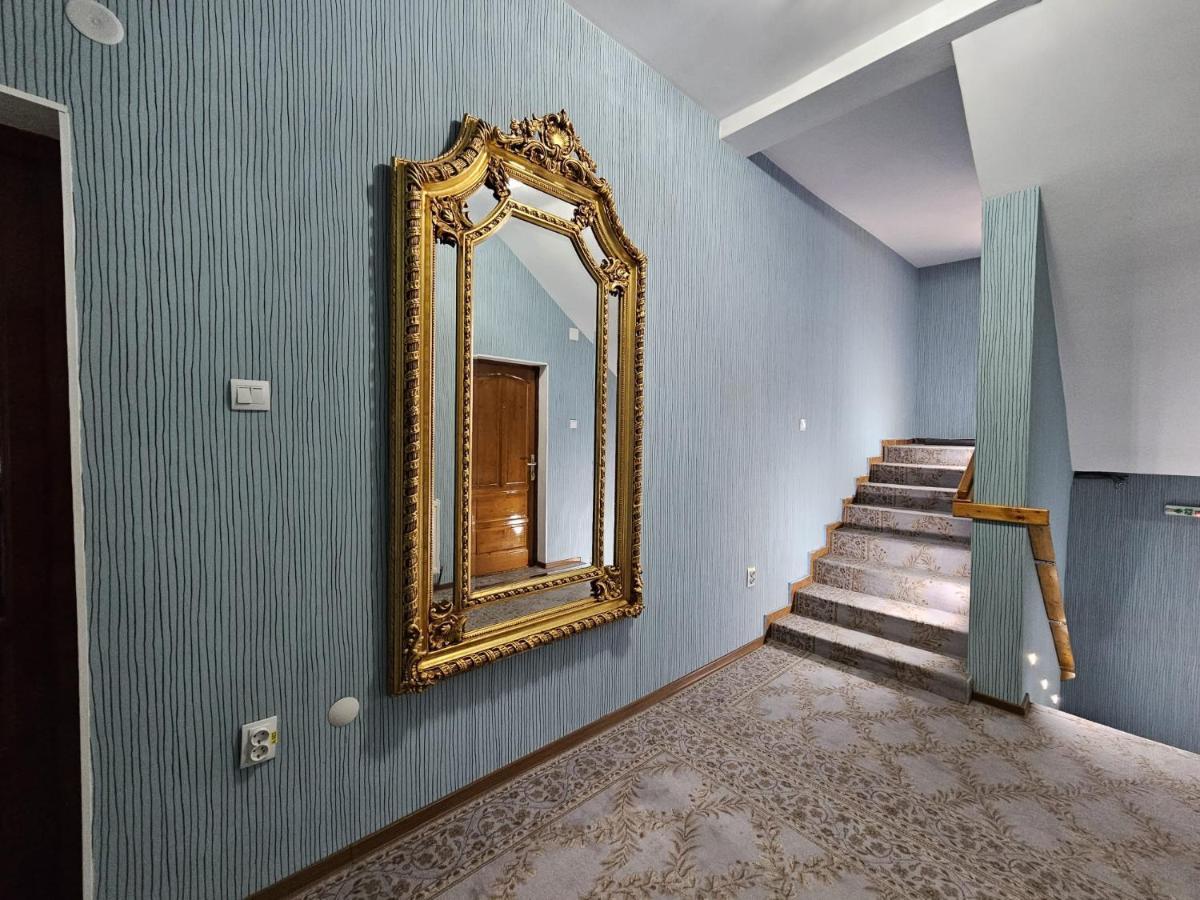 Pensiunea Crown Royal Alba Iulia Esterno foto