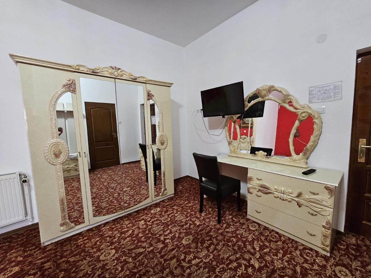 Pensiunea Crown Royal Alba Iulia Esterno foto