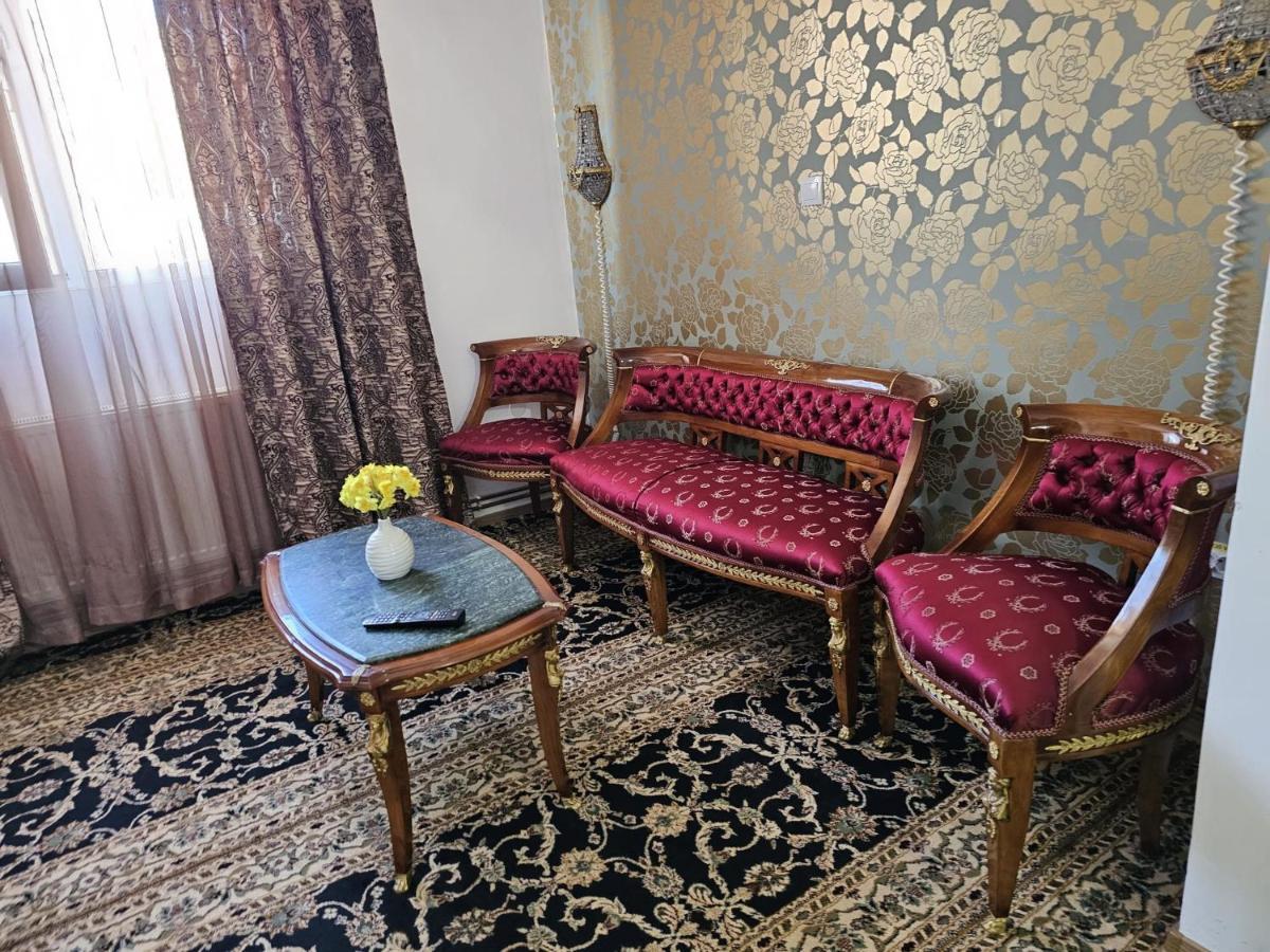 Pensiunea Crown Royal Alba Iulia Esterno foto