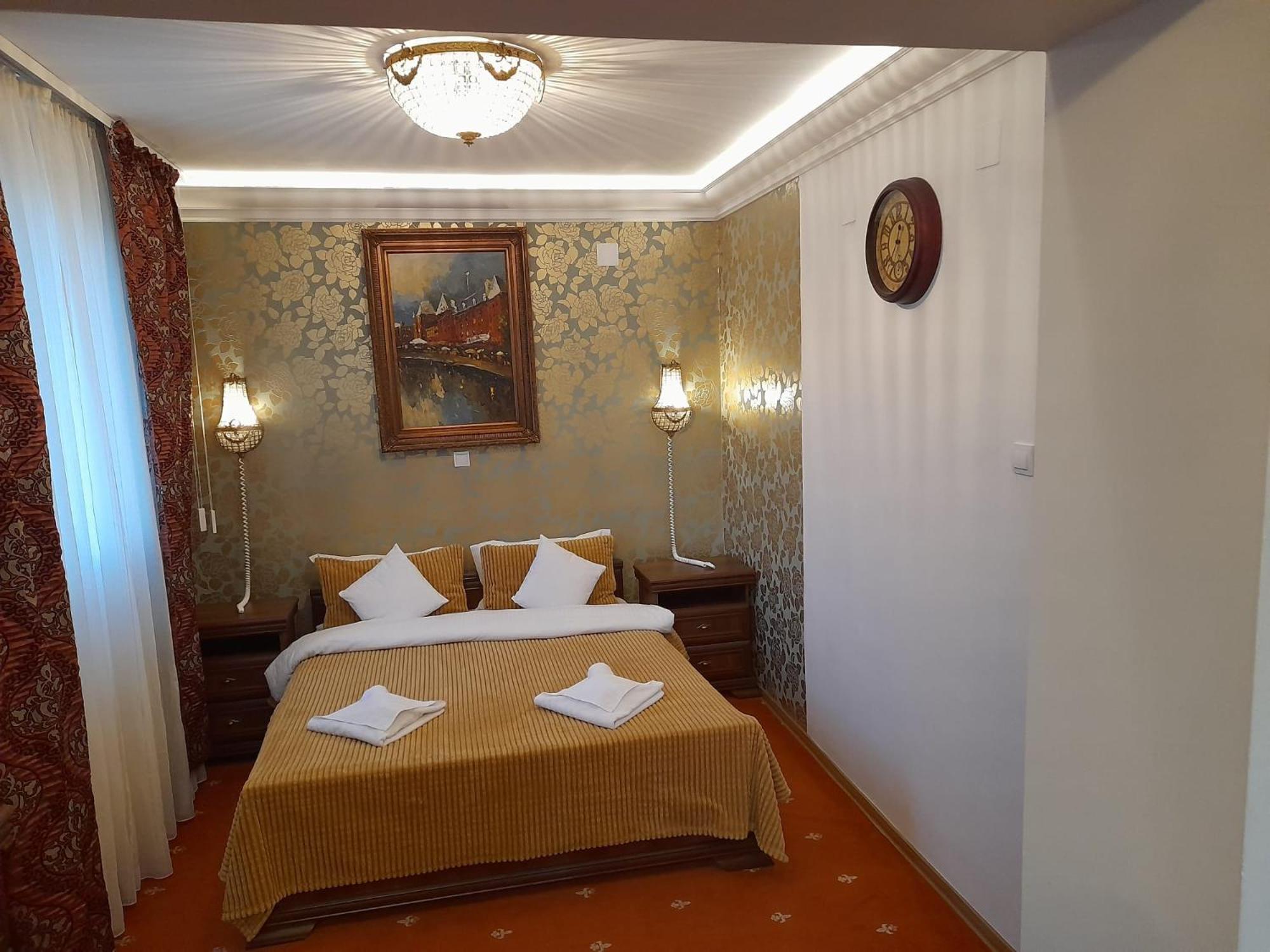 Pensiunea Crown Royal Alba Iulia Esterno foto