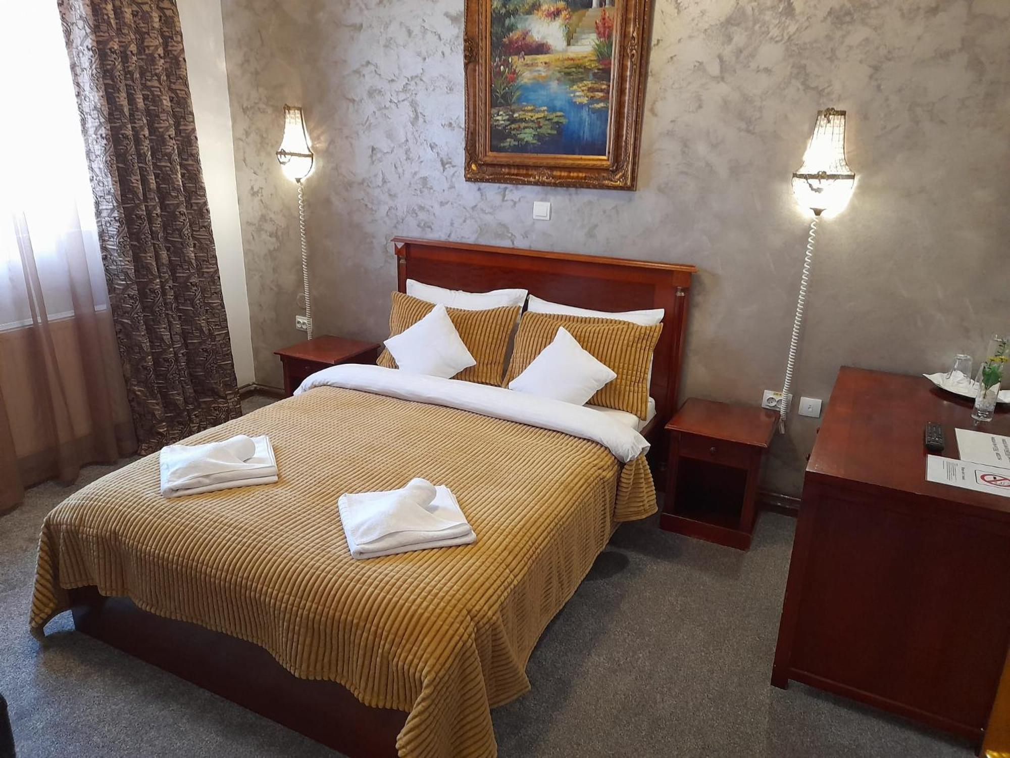 Pensiunea Crown Royal Alba Iulia Esterno foto