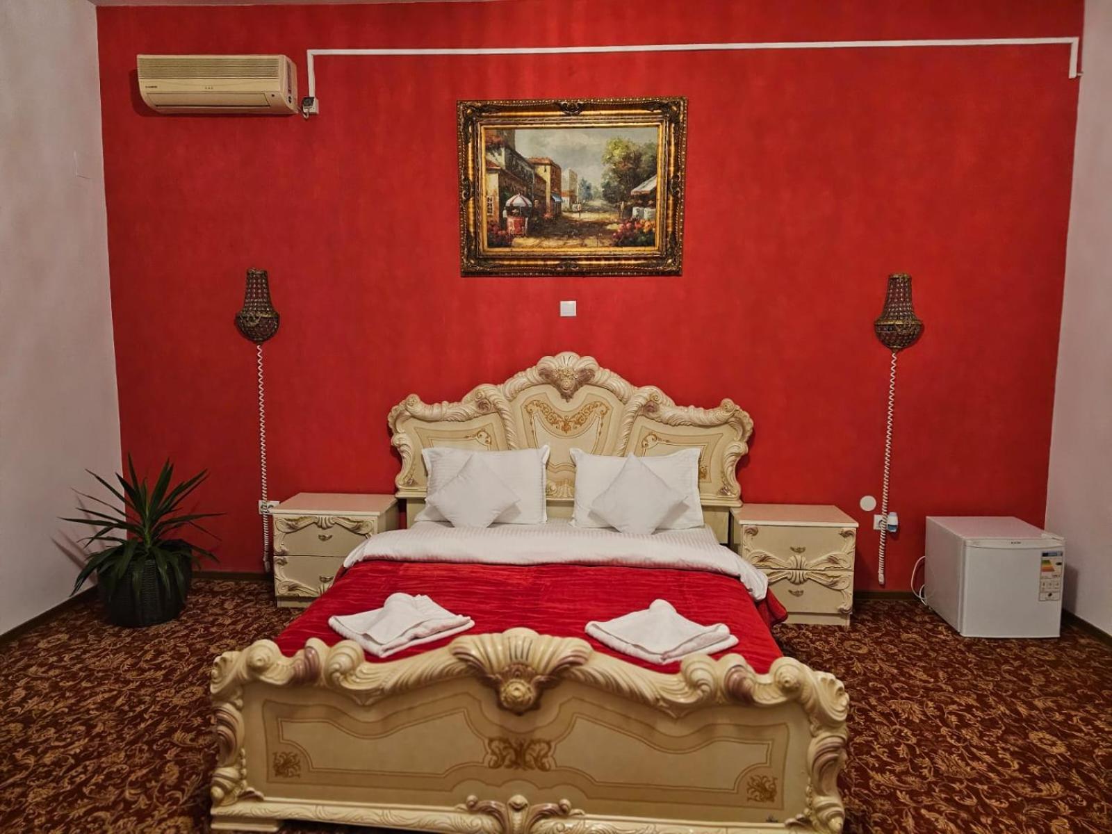 Pensiunea Crown Royal Alba Iulia Esterno foto