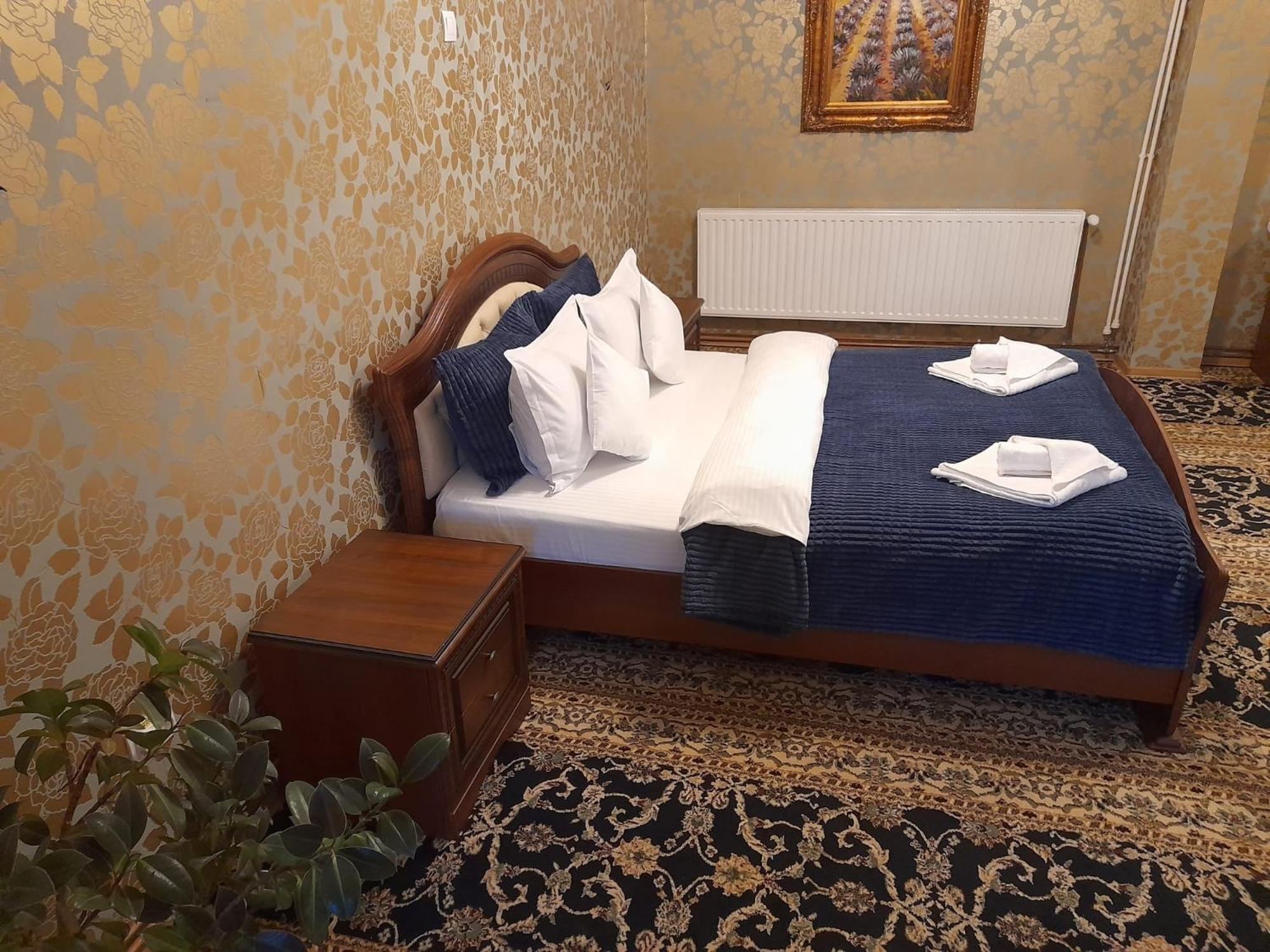 Pensiunea Crown Royal Alba Iulia Esterno foto