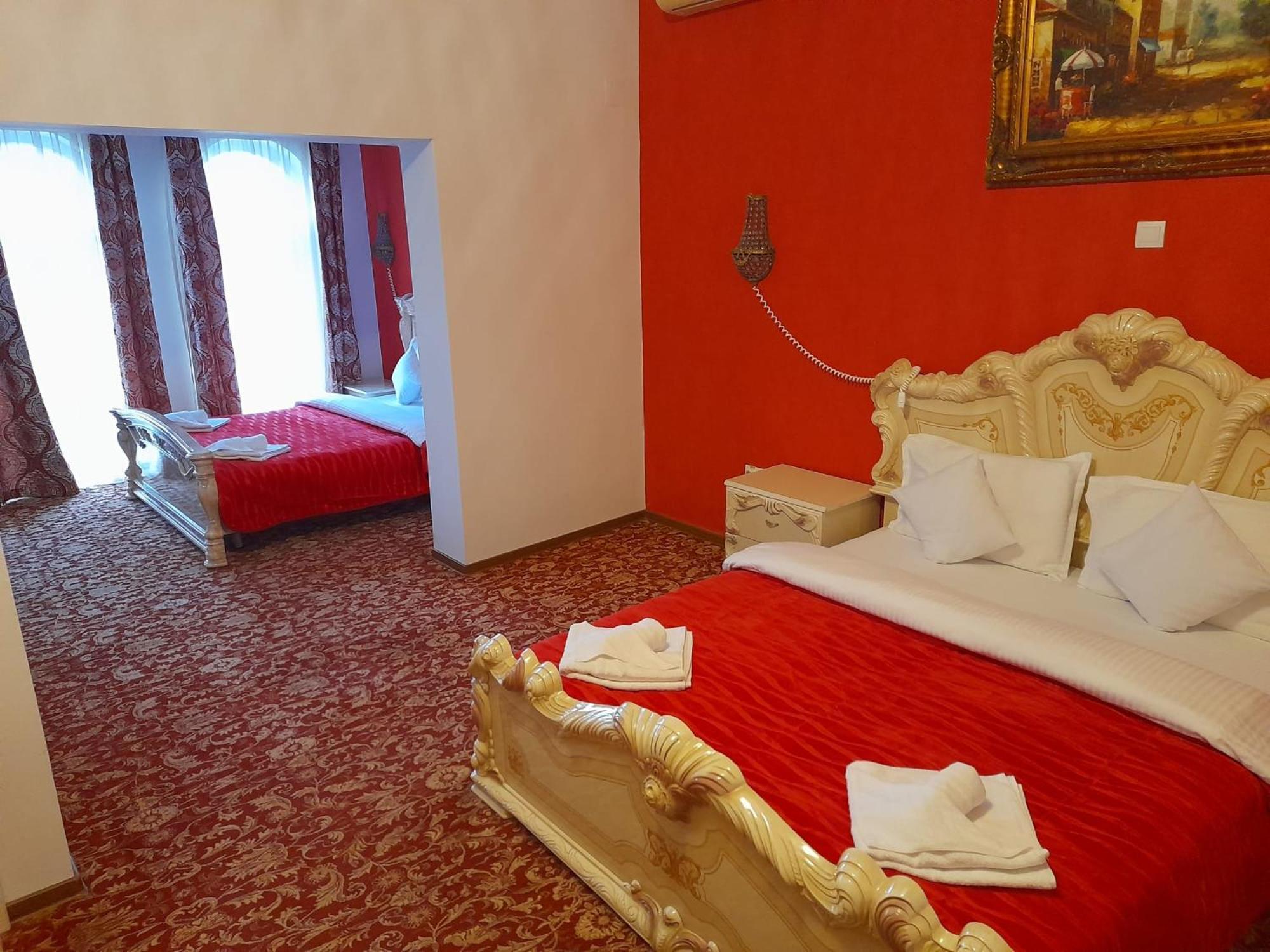Pensiunea Crown Royal Alba Iulia Esterno foto
