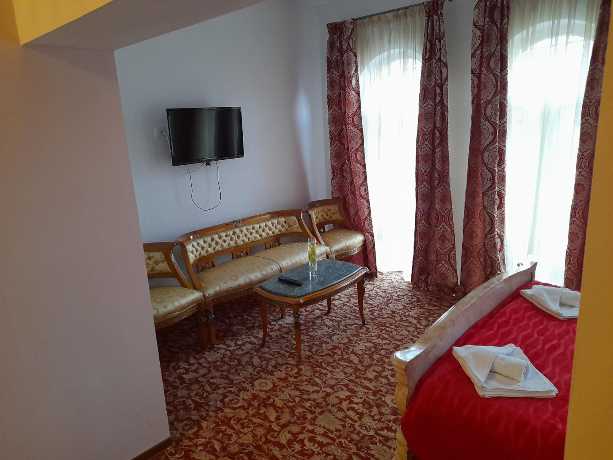 Pensiunea Crown Royal Alba Iulia Esterno foto