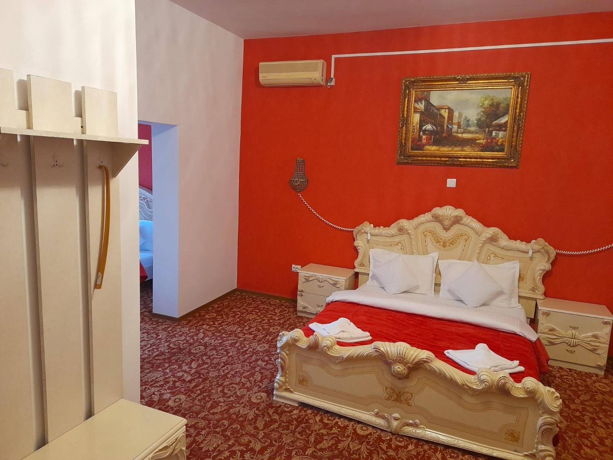 Pensiunea Crown Royal Alba Iulia Esterno foto