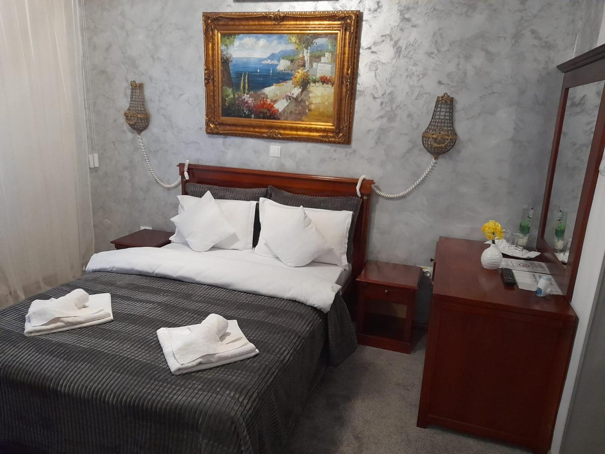 Pensiunea Crown Royal Alba Iulia Esterno foto