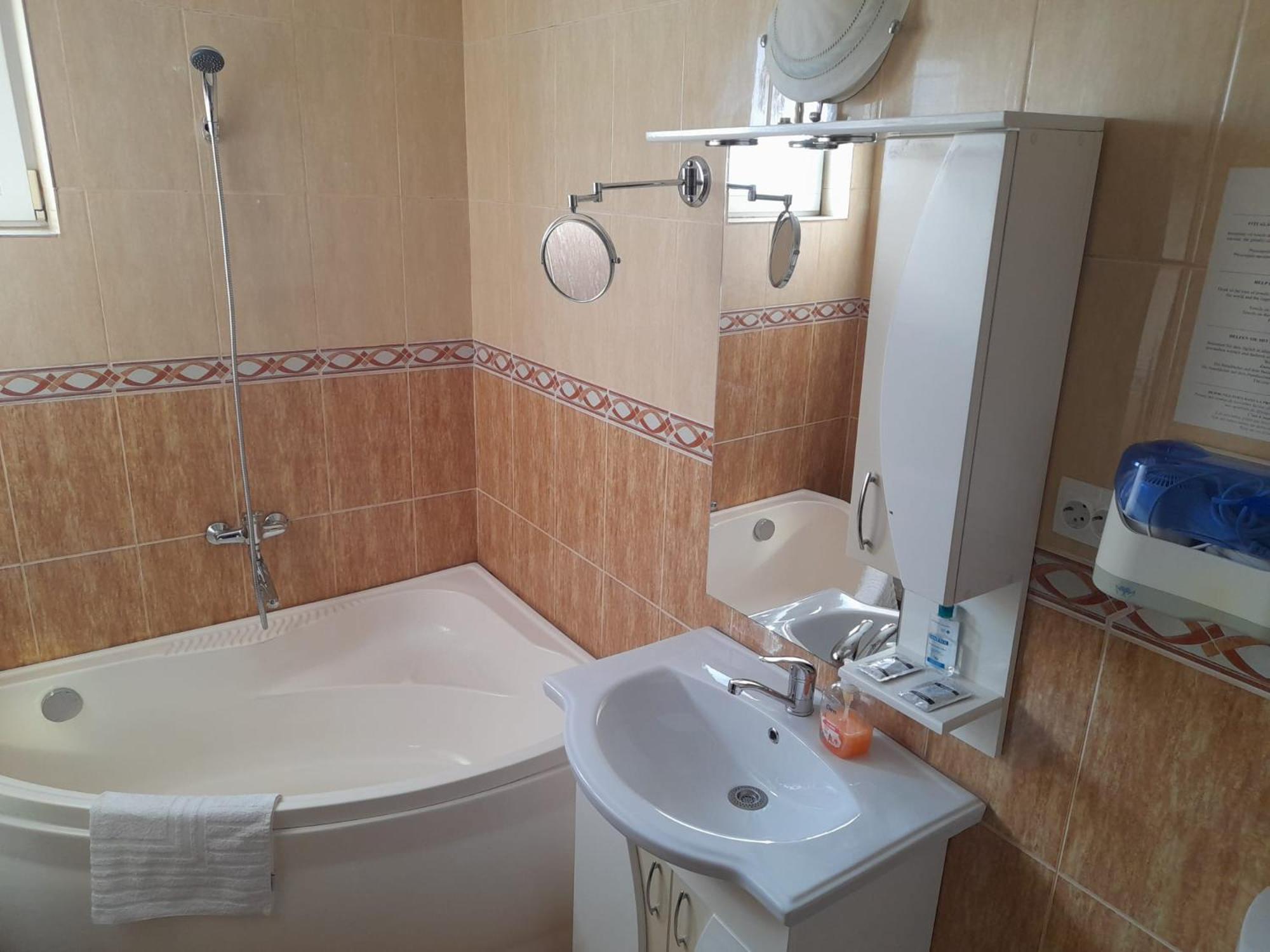 Pensiunea Crown Royal Alba Iulia Esterno foto