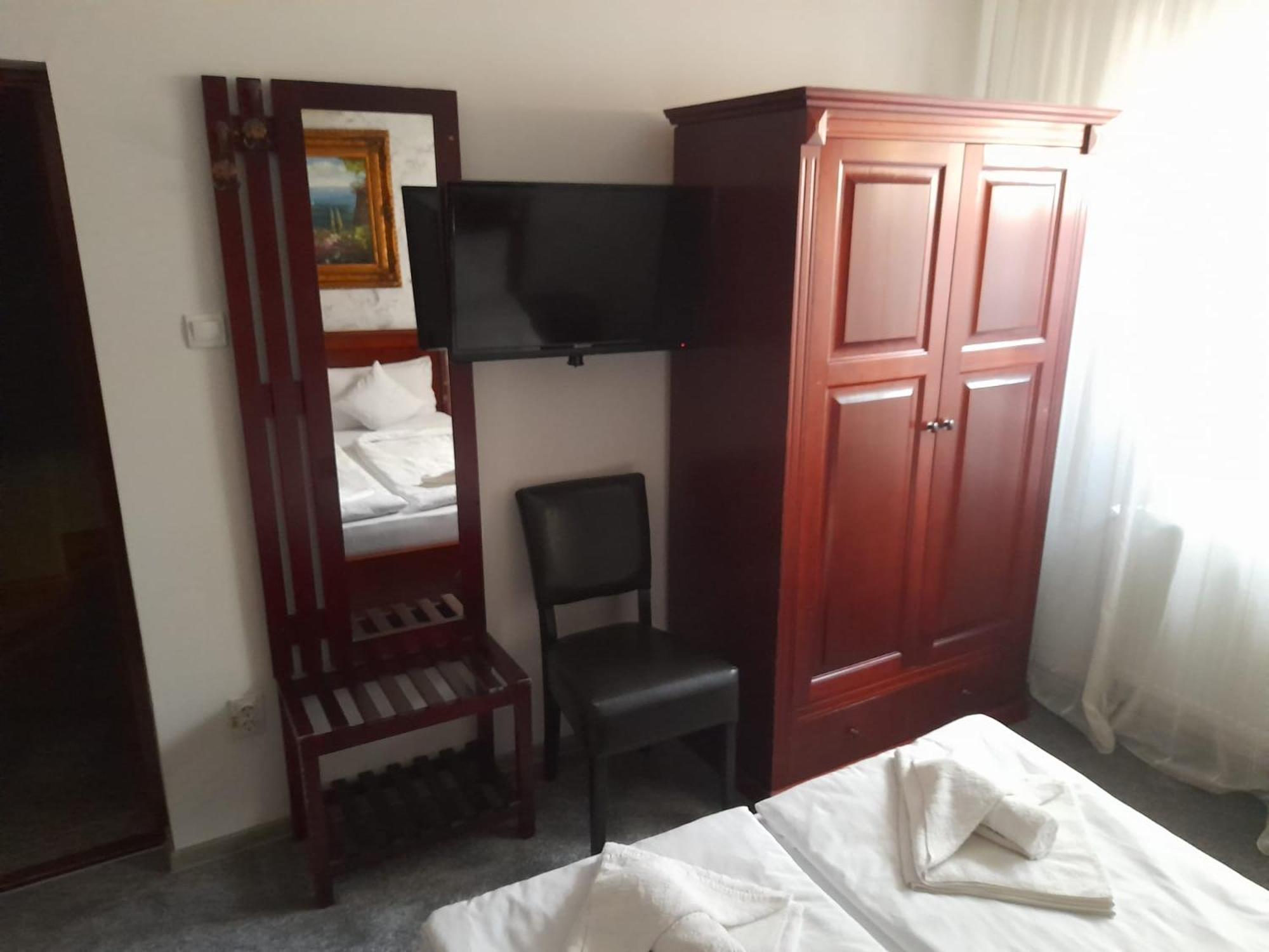 Pensiunea Crown Royal Alba Iulia Esterno foto