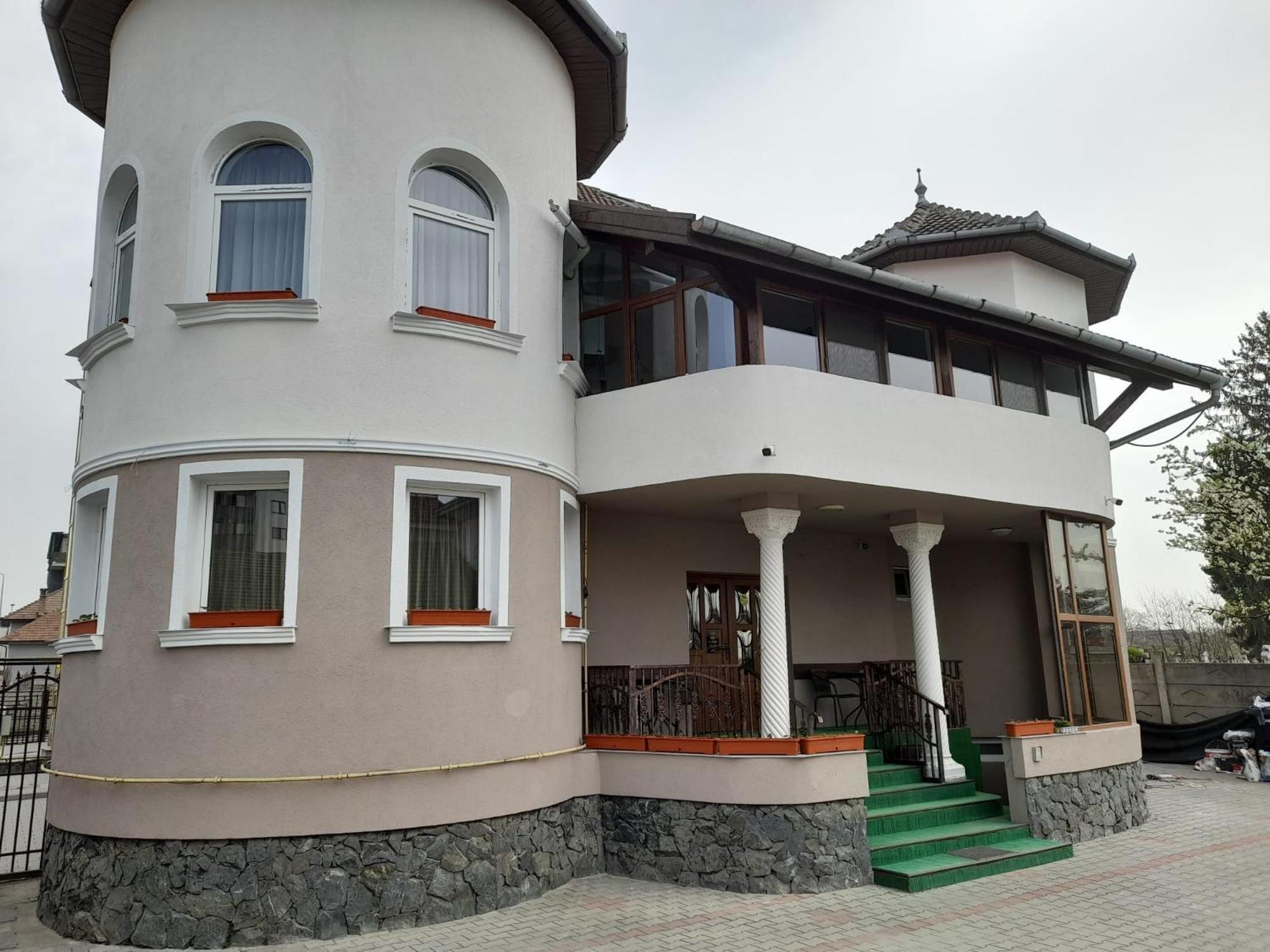 Pensiunea Crown Royal Alba Iulia Esterno foto