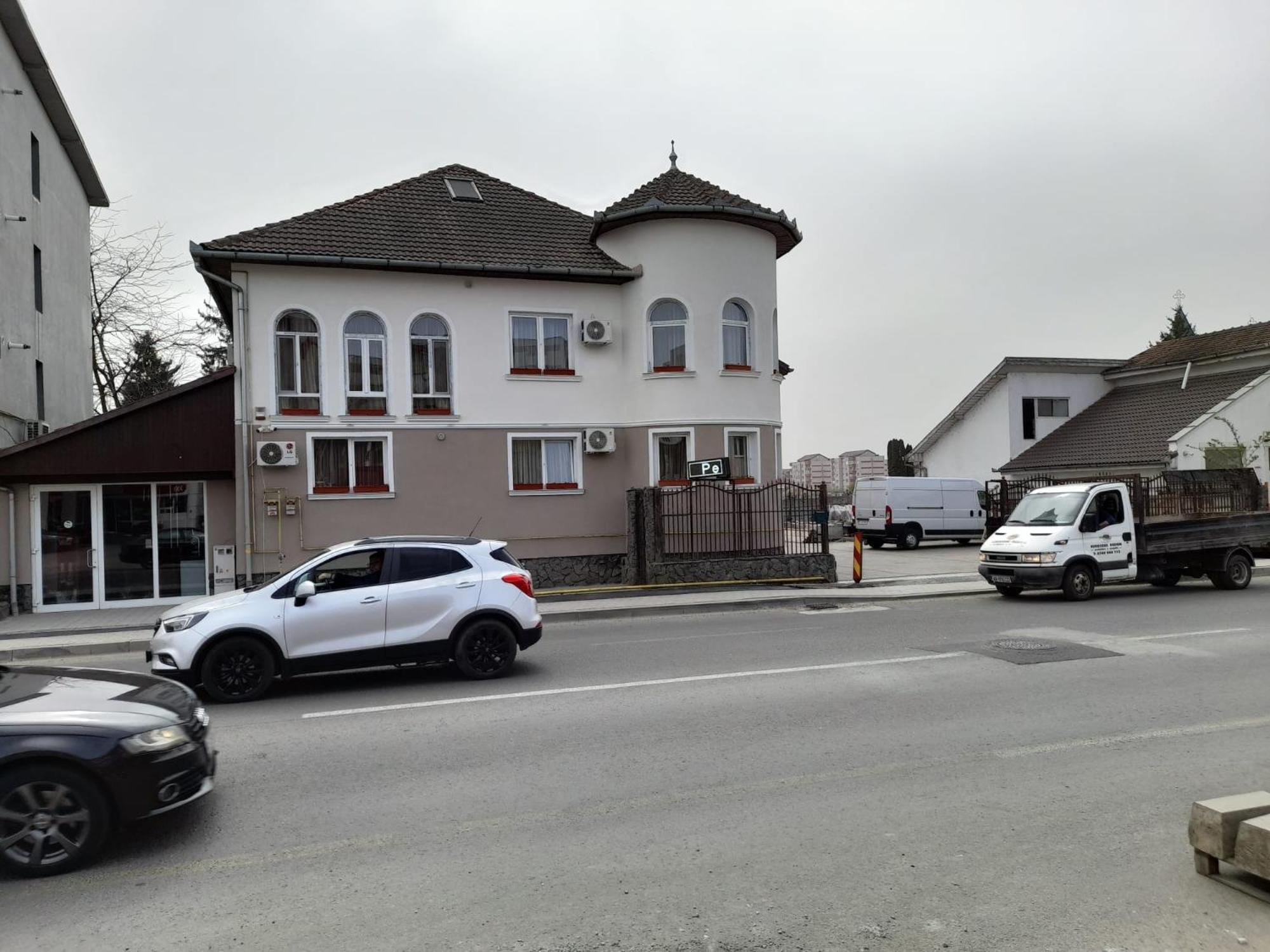 Pensiunea Crown Royal Alba Iulia Esterno foto
