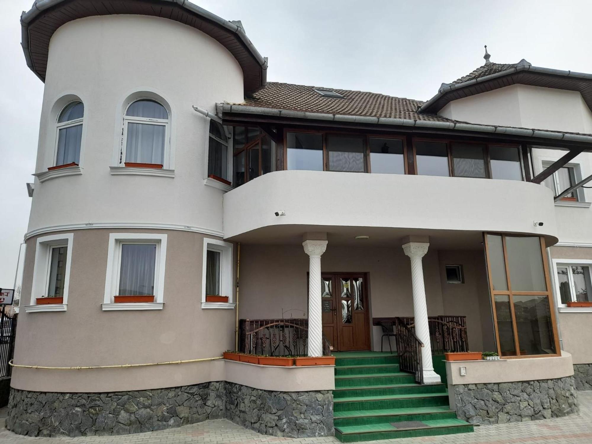 Pensiunea Crown Royal Alba Iulia Esterno foto